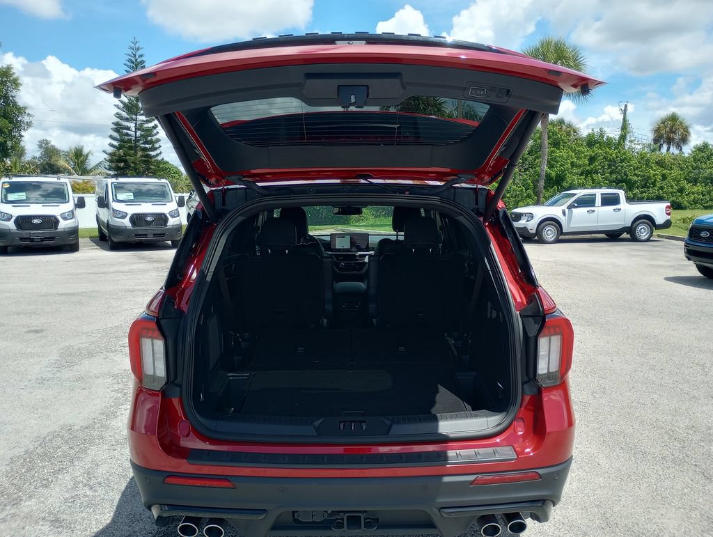 Certified 2025 Ford Explorer ST RWD image 13