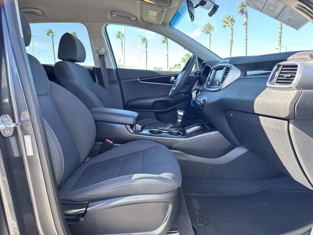 Used 2020 Kia Sorento LX image 29