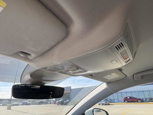 Used 2025 Volkswagen Taos SE image 30