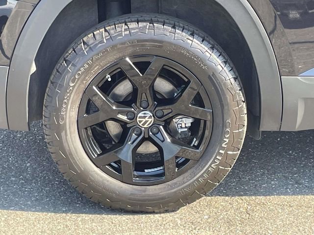 Used 2024 Volkswagen Atlas Peak Edition SEL AWD/4WD image 7