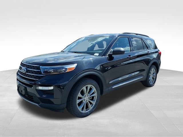 Certified 2022 Ford Explorer XLT w/ Equipment Group 202A image 2