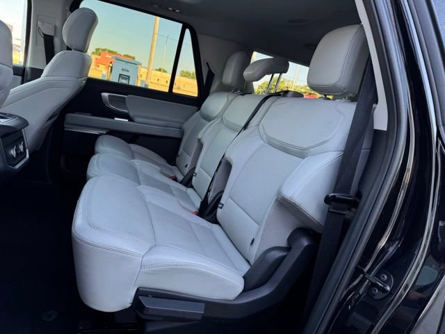 Certified 2025 Ford Expedition Max Platinum AWD/4WD image 9