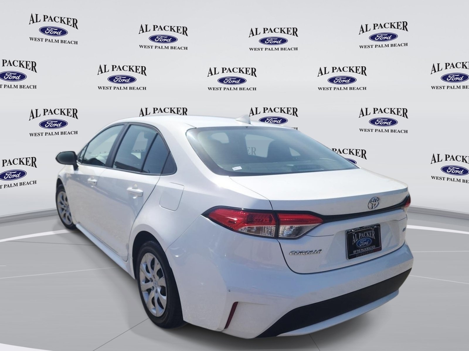 Used 2022 Toyota Corolla LE FWD image 3