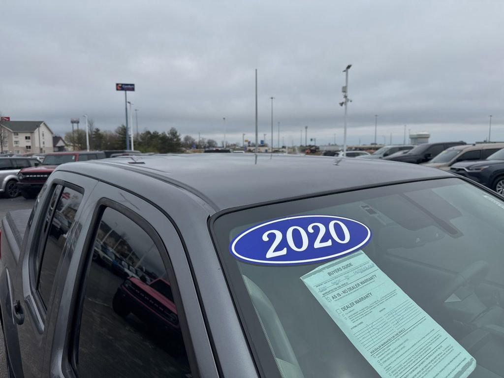 Used 2020 Nissan Frontier SV image 2