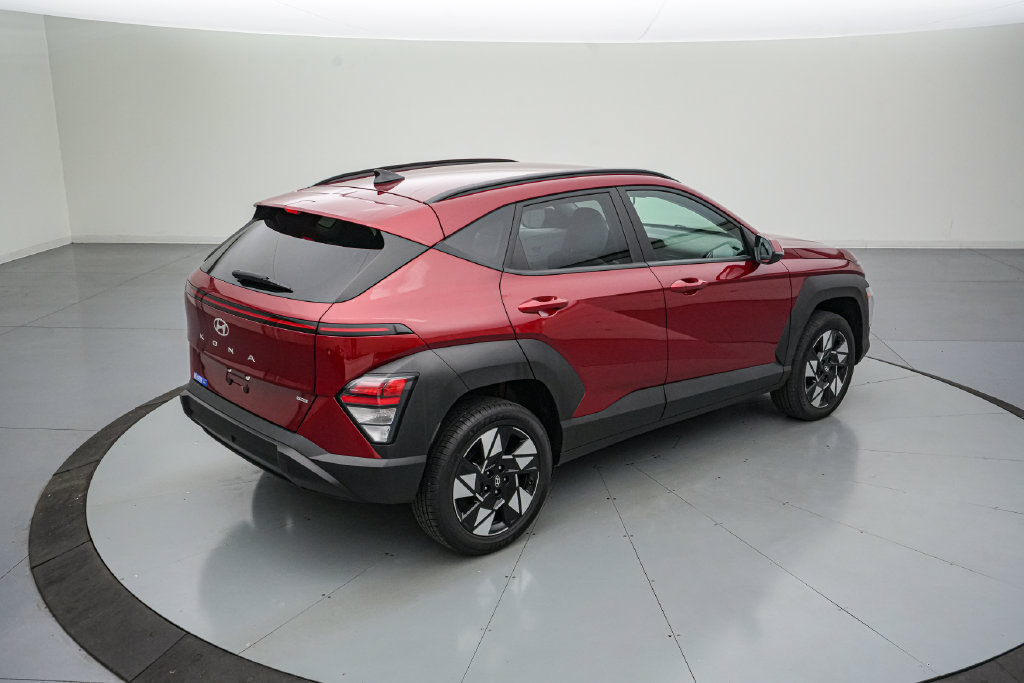 Used 2025 Hyundai Kona SEL AWD/4WD image 4