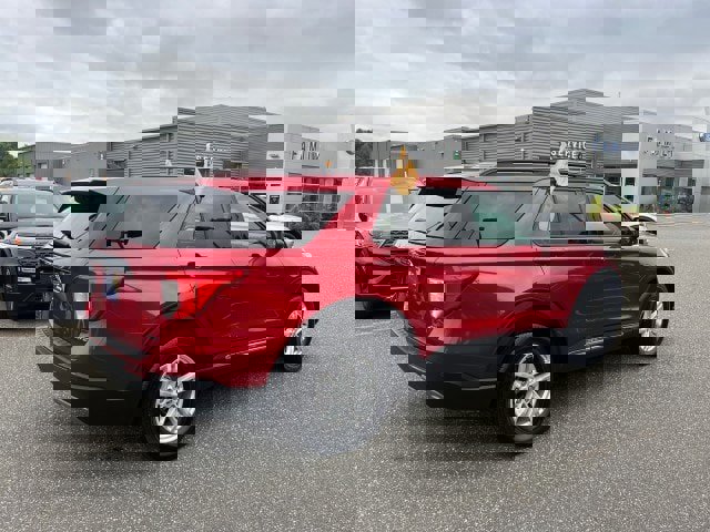 Certified 2022 Ford Explorer XLT w/ Equipment Group 202A image 3