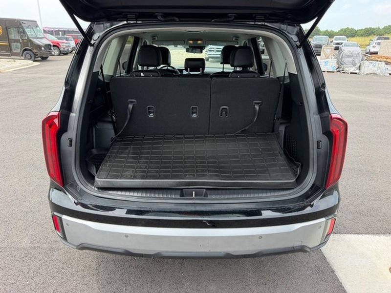 Used 2023 Kia Telluride LX AWD/4WD image 7