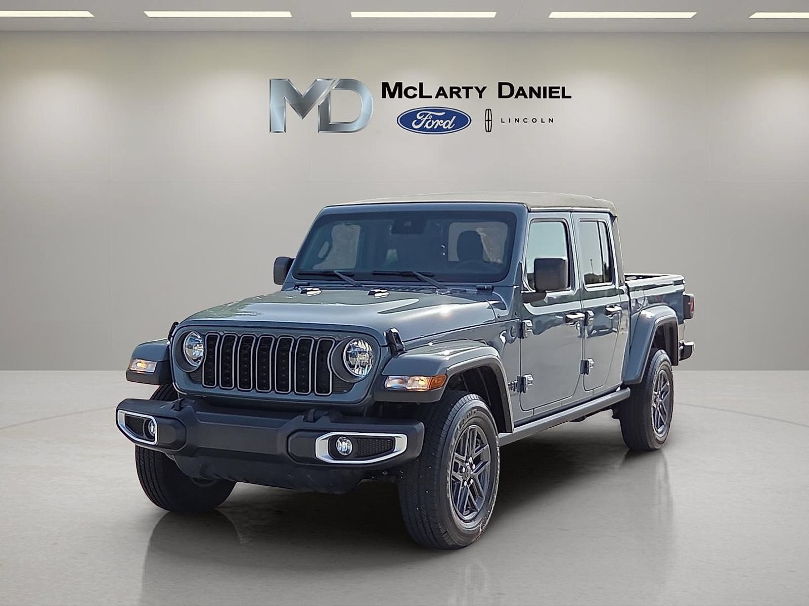 Used 2024 Jeep Gladiator Sport AWD/4WD video 2