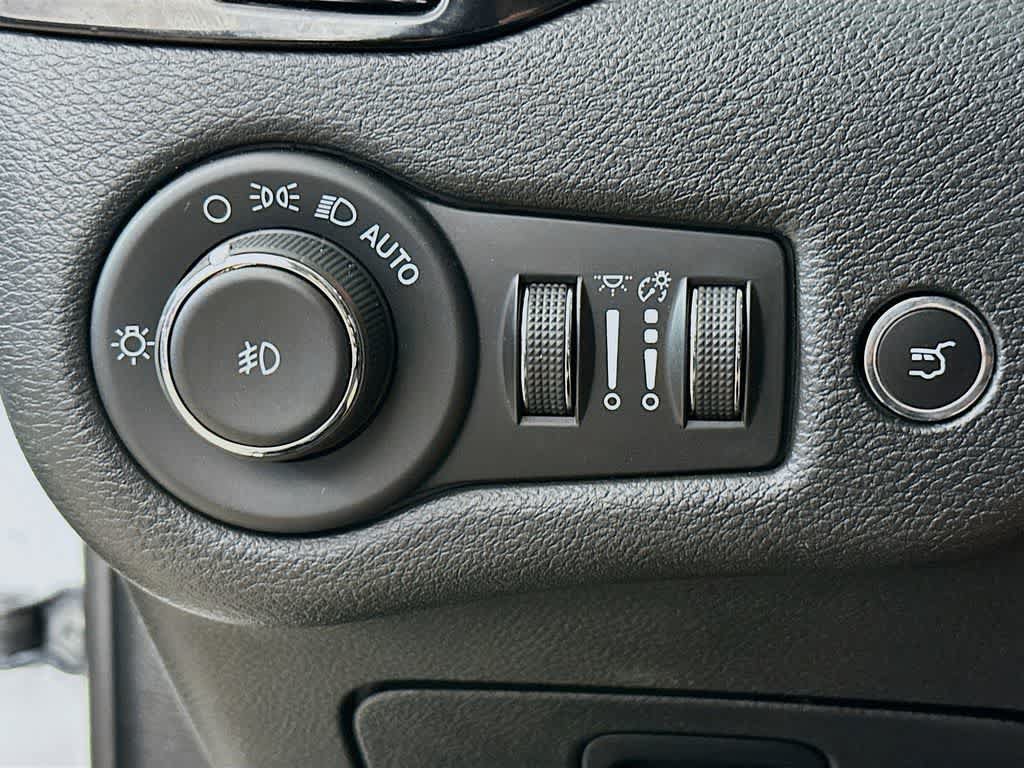 Used 2023 Jeep Cherokee Altitude Lux AWD/4WD image 27