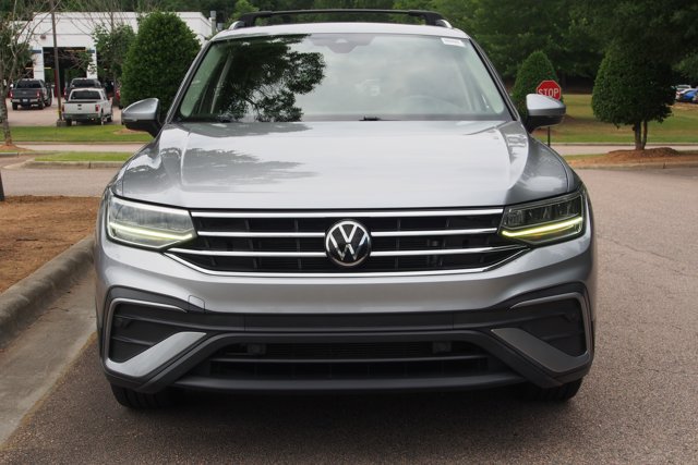 Used 2022 Volkswagen Tiguan SE FWD image 2