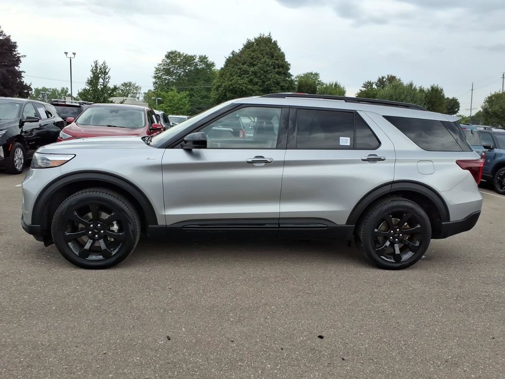 Certified 2023 Ford Explorer ST-Line AWD/4WD image 2