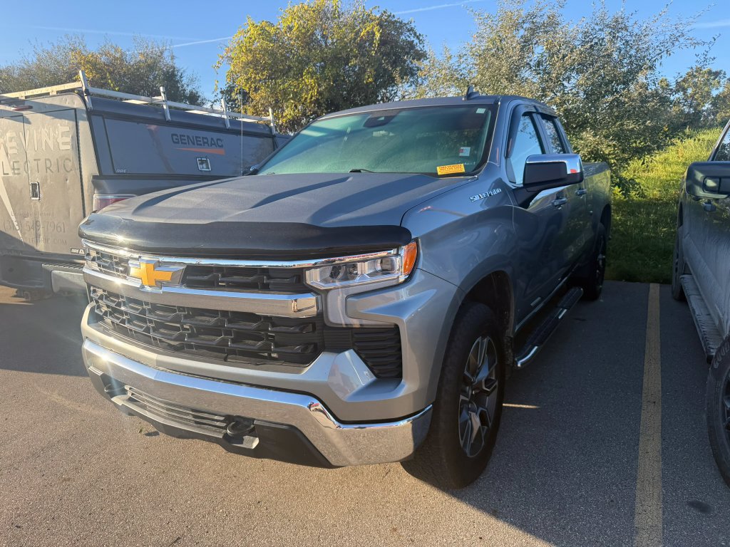 Used 2023 Chevrolet Silverado 1500 LT AWD/4WD image 3