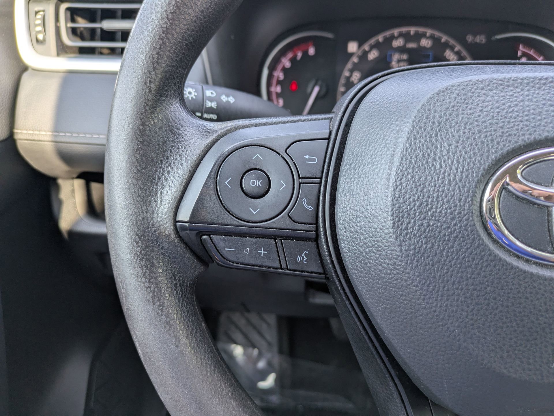 Used 2023 Toyota RAV4 XLE FWD image 28