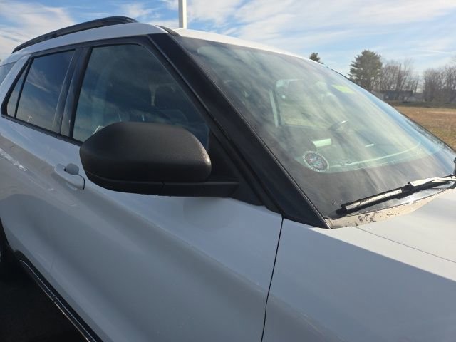 Certified 2021 Ford Explorer XLT image 3