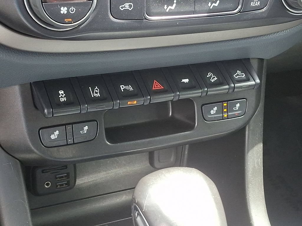 Used 2022 Chevrolet Colorado Z71 w/ Safety Package AWD/4WD image 15