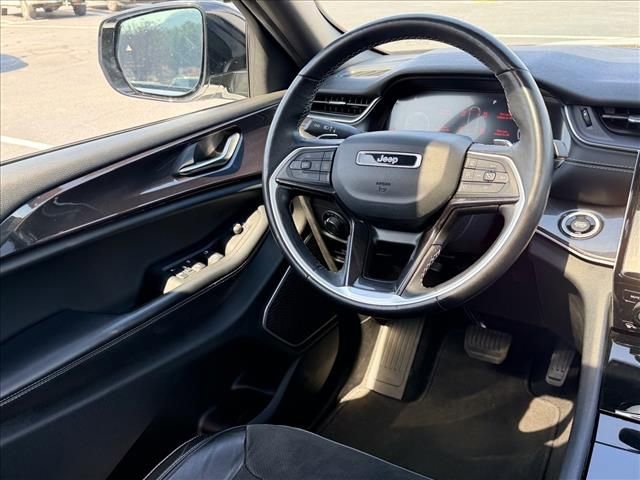 Used 2022 Jeep Grand Cherokee Altitude AWD/4WD image 11