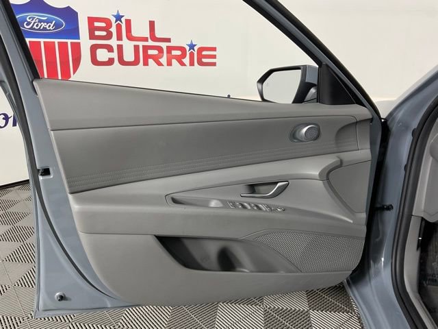 Used 2021 Hyundai Elantra SE image 11