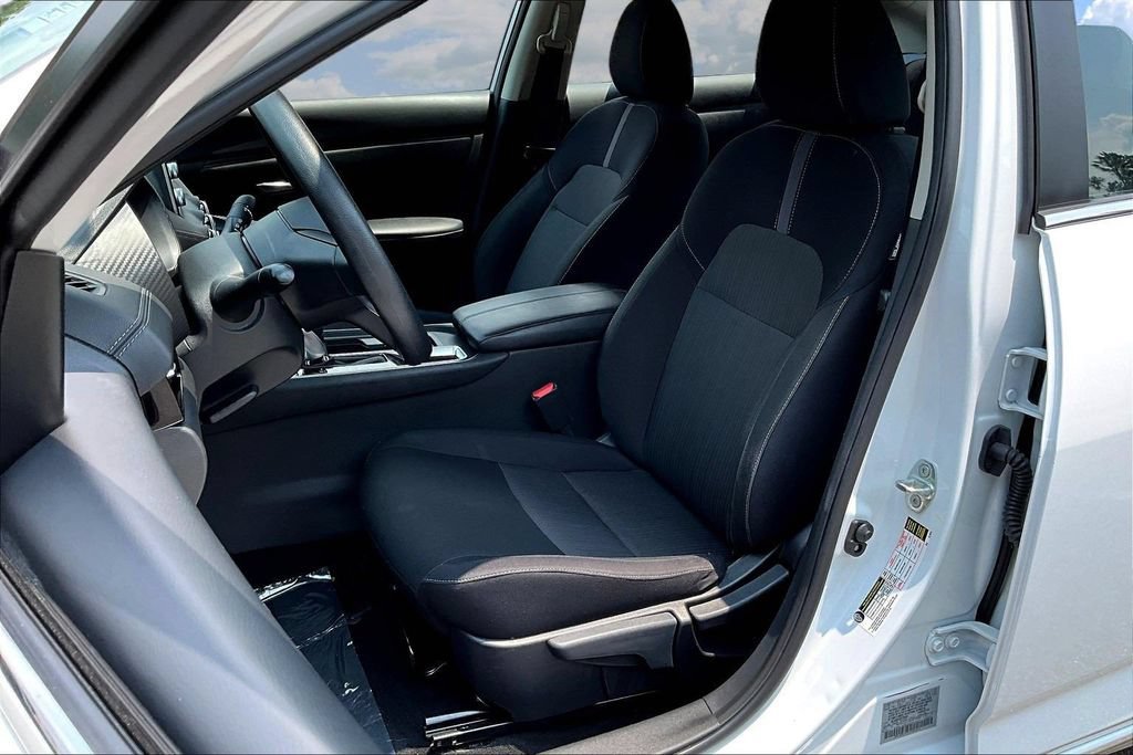 Used 2025 Nissan Sentra SV FWD image 23