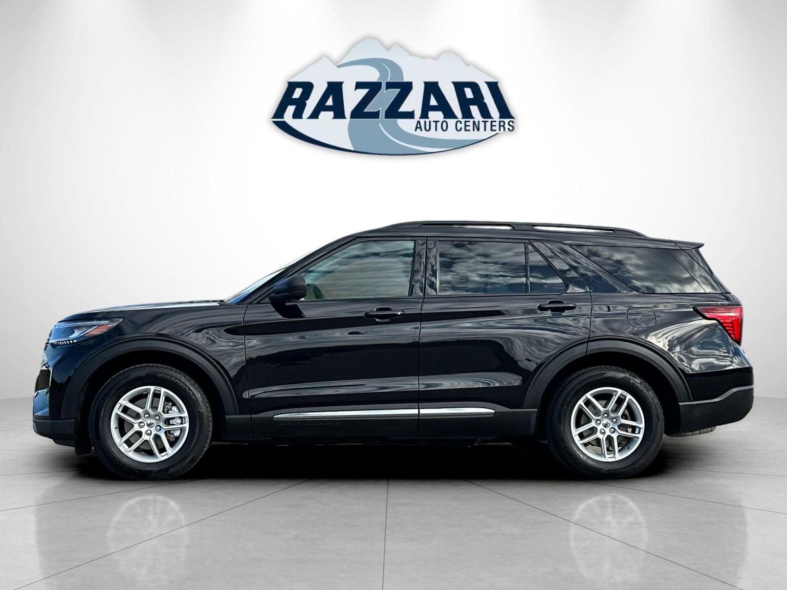 Certified 2025 Ford Explorer Active RWD image 6