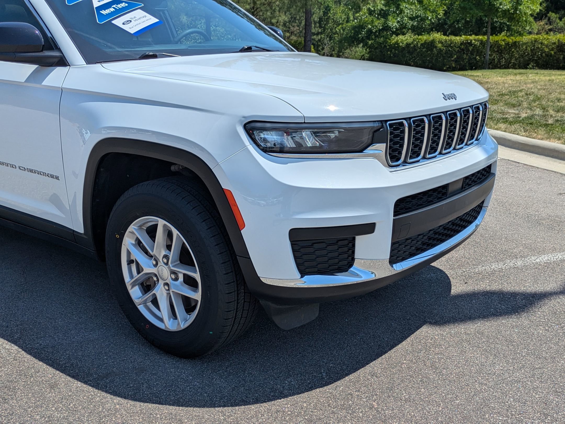 Used 2024 Jeep Grand Cherokee L Laredo w/ Luxury Tech Group I RWD image 10