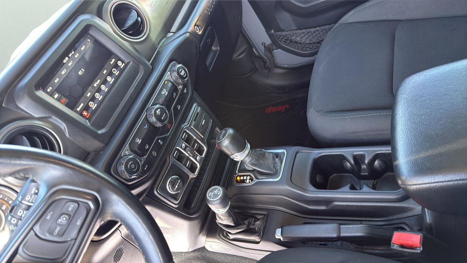 Used 2022 Jeep Wrangler Unlimited Sport AWD/4WD image 21