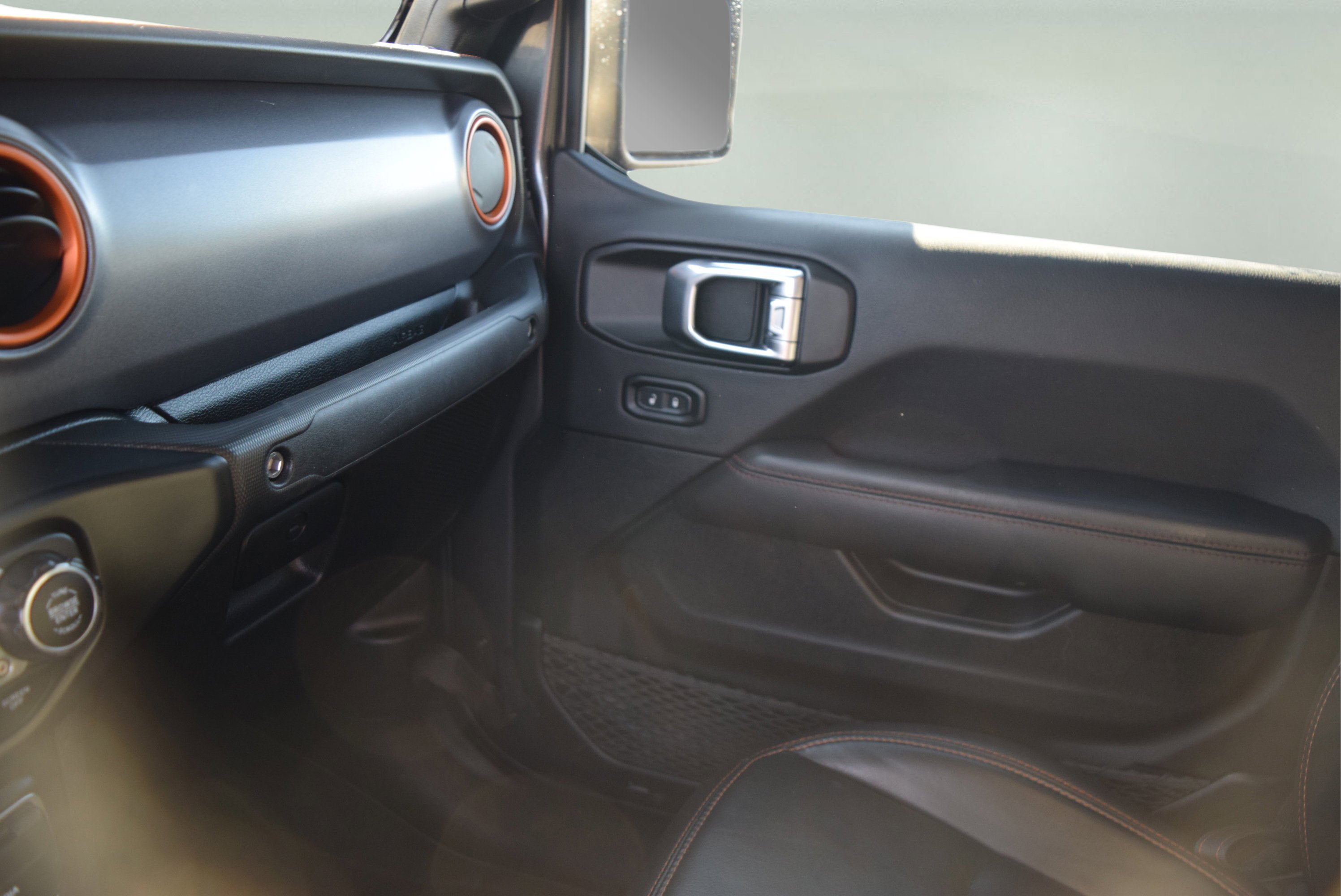 Used 2022 Jeep Gladiator Mojave w/ Cold Weather Group image 17