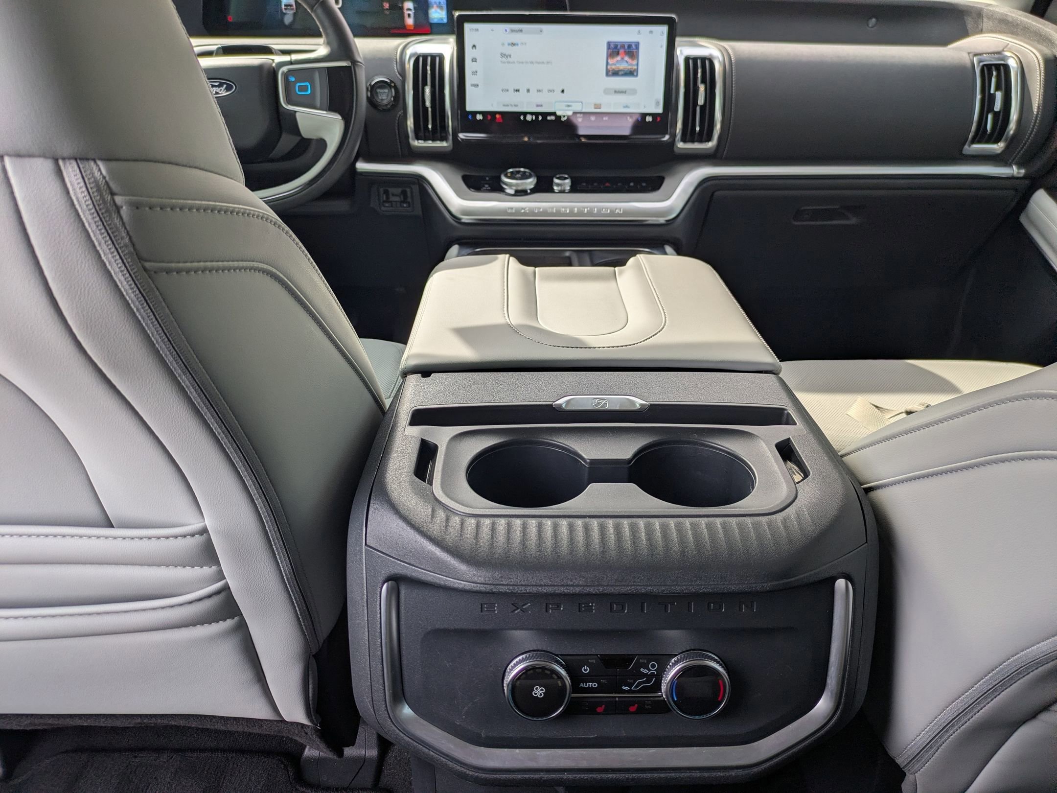 Certified 2025 Ford Expedition Platinum w/ Driver's Package image 31