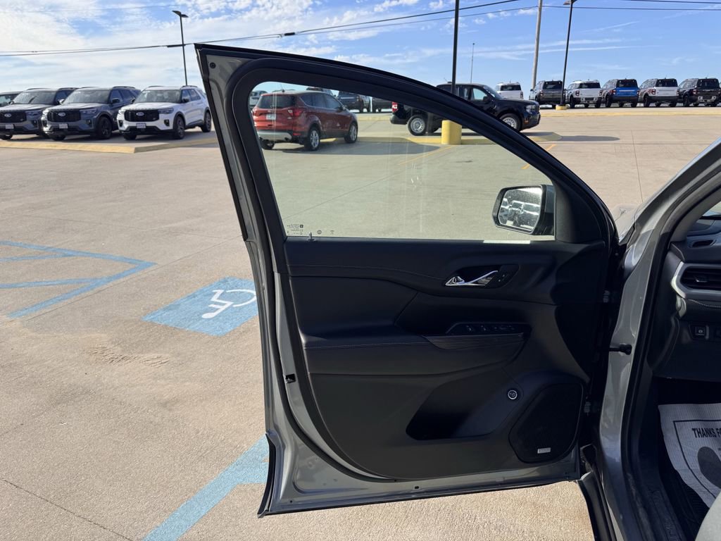 Used 2023 GMC Acadia SLT image 7