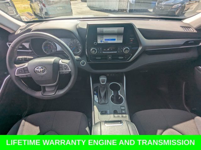 Used 2024 Toyota Highlander LE FWD image 16