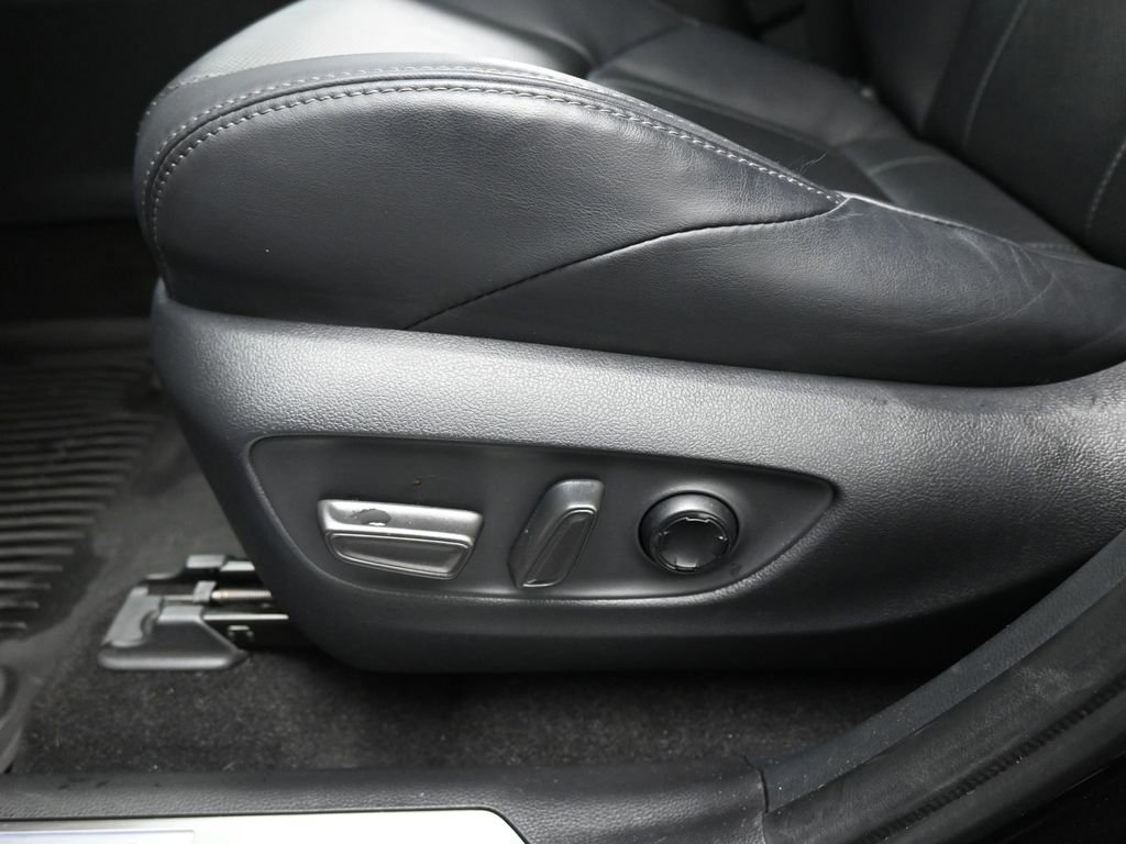 Used 2024 Toyota Venza Limited image 39