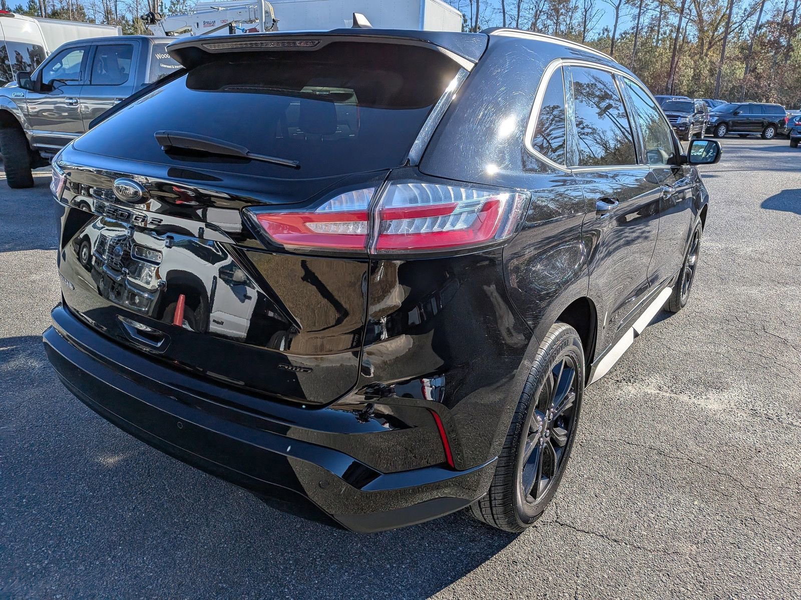 Certified 2022 Ford Edge SE w/ Black Appearance Package image 5