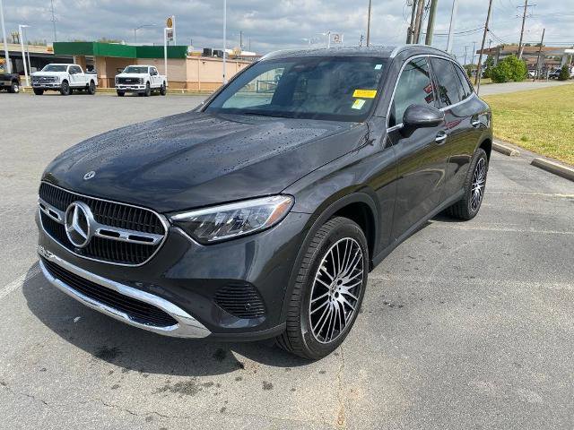 Used 2024 Mercedes-Benz GLC 300 image 3