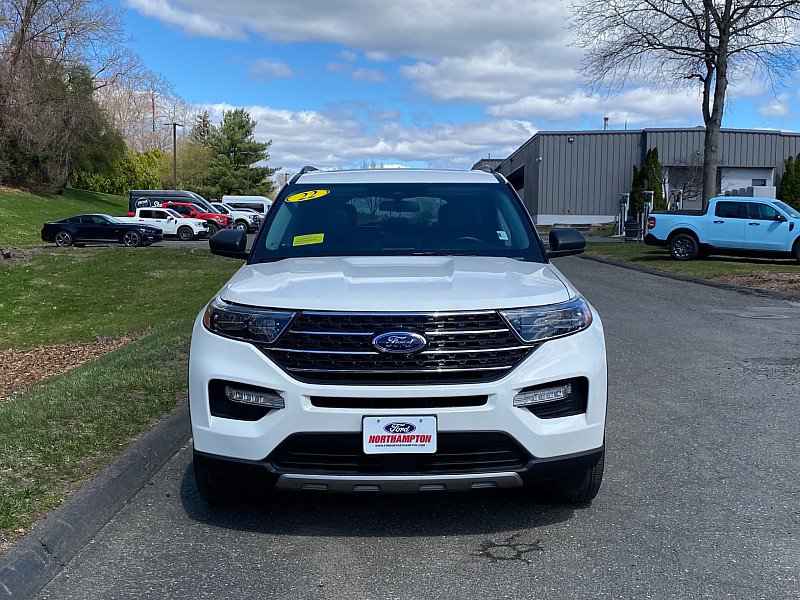 Certified 2022 Ford Explorer XLT w/ Equipment Group 202A AWD/4WD image 2