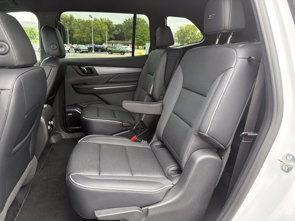 Used 2026 Buick Enclave Sport Touring AWD/4WD image 14