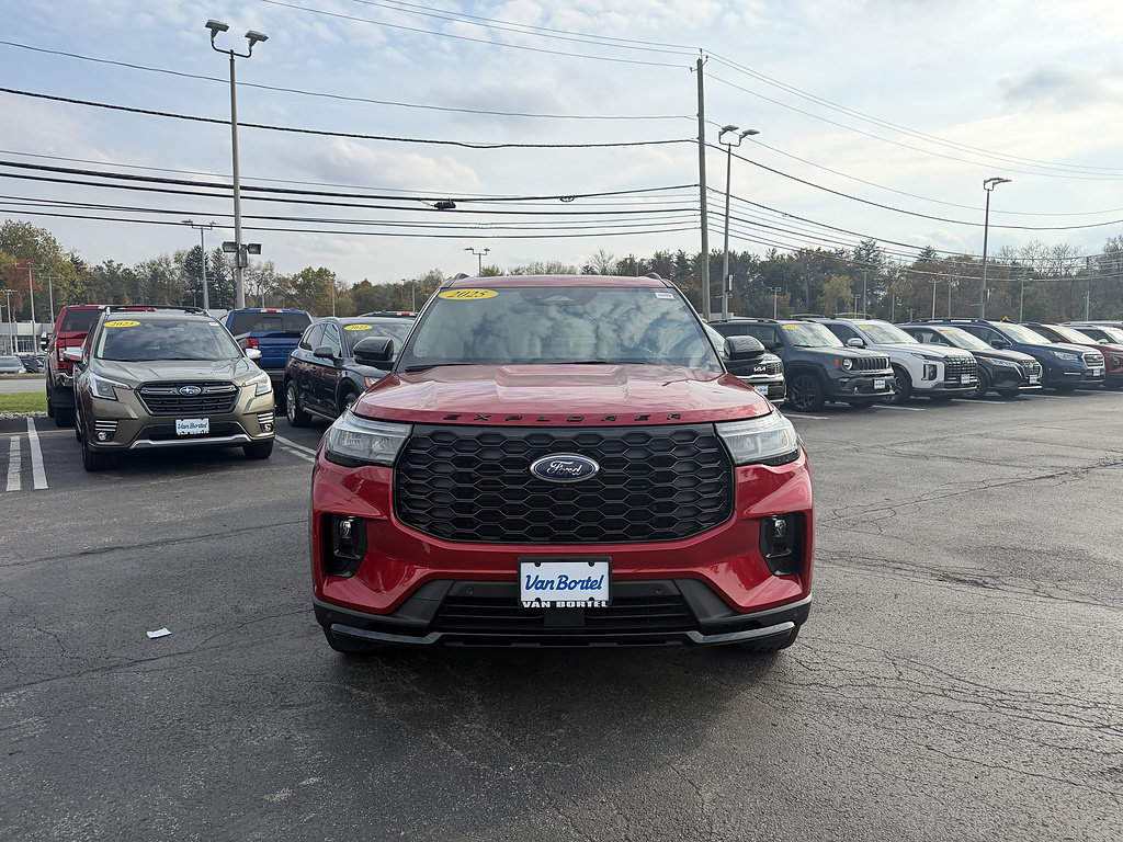 Certified 2025 Ford Explorer ST-Line AWD/4WD image 9