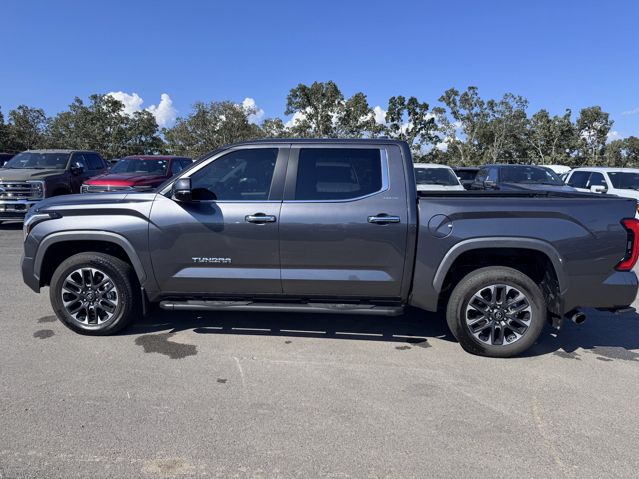 Used 2025 Toyota Tundra Limited AWD/4WD image 9