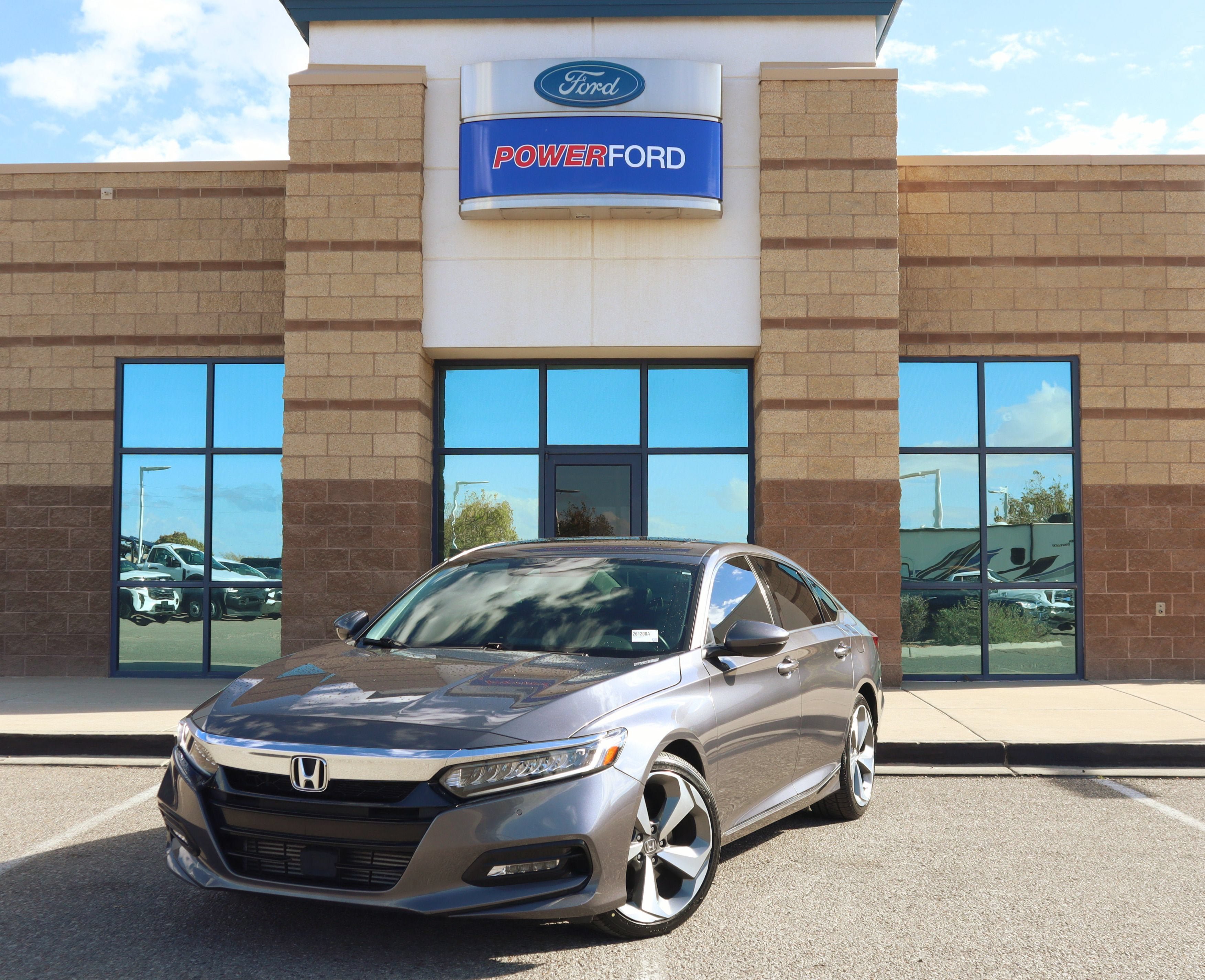 Used 2020 Honda Accord Touring image 2