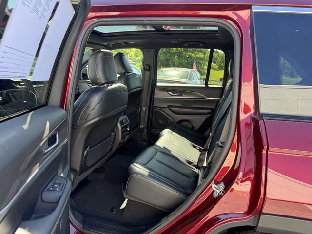 Used 2024 Jeep Grand Cherokee Limited AWD/4WD image 19