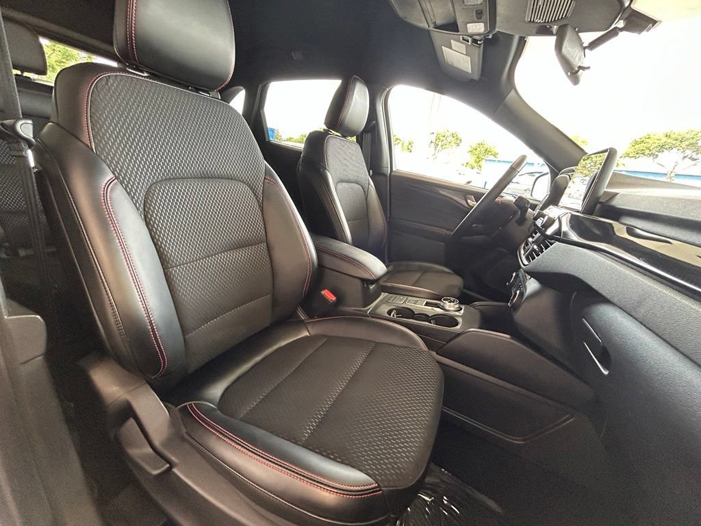 Certified 2025 Ford Escape ST-Line FWD image 26