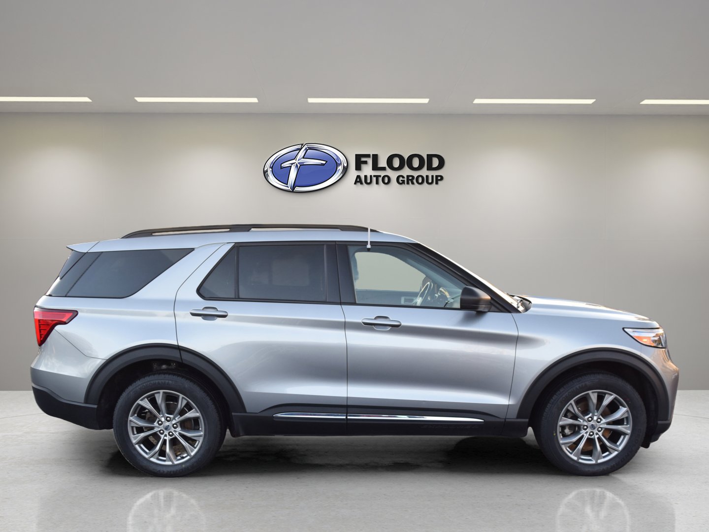 Certified 2023 Ford Explorer XLT w/ Equipment Group 202A image 3