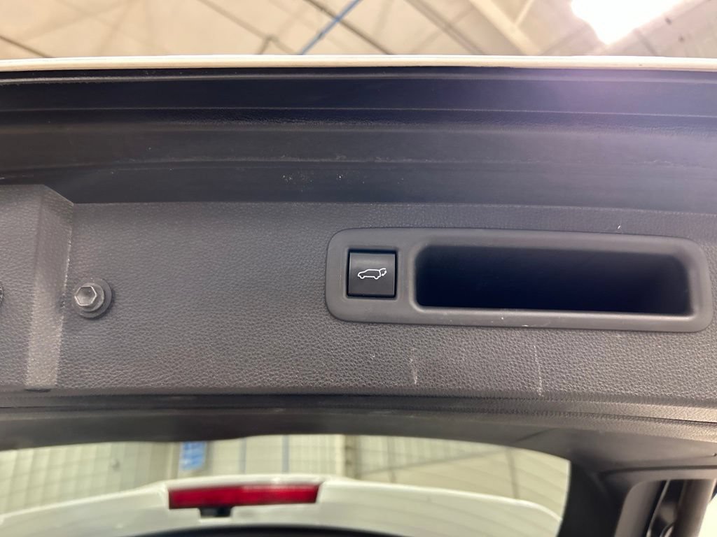 Used 2022 Toyota Highlander XLE AWD/4WD image 32