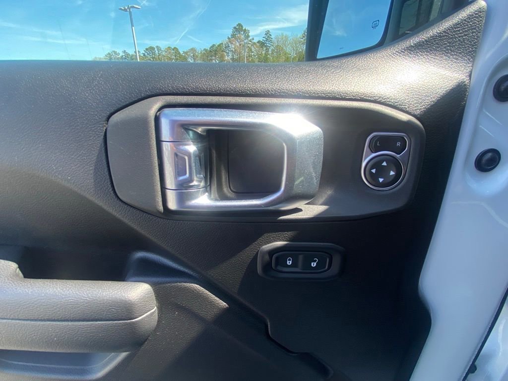 Used 2025 Jeep Gladiator Sport image 11