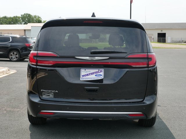 Used 2024 Chrysler Pacifica Touring-L FWD image 7