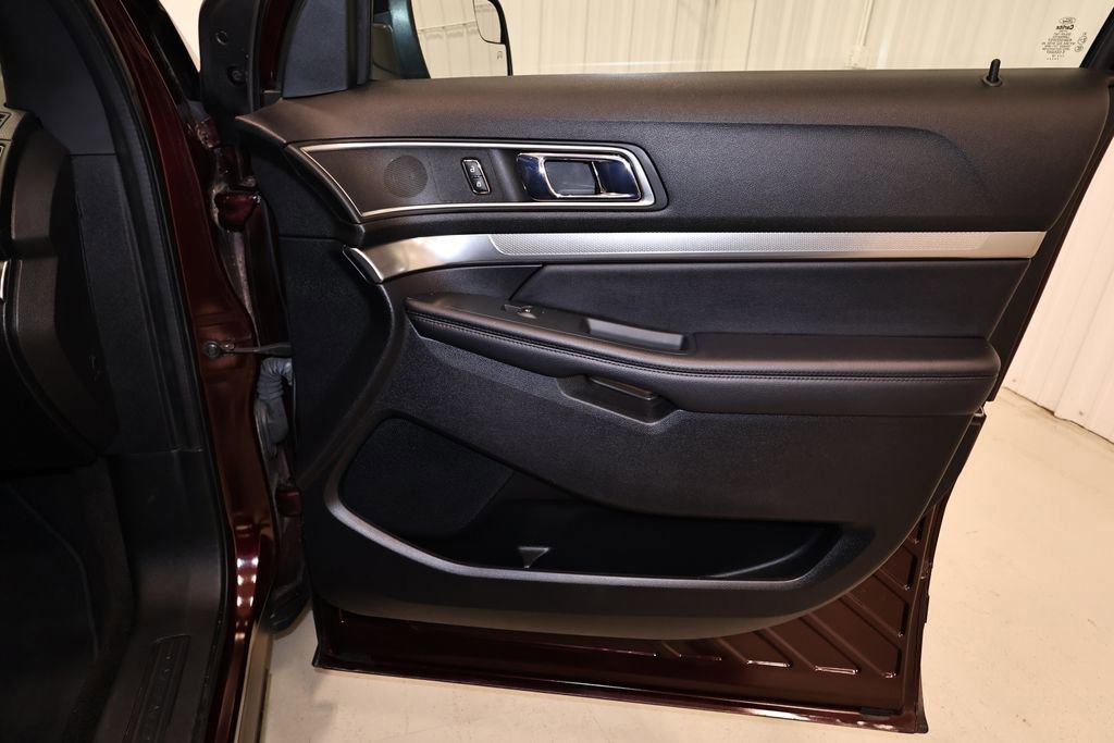 Certified 2018 Ford Explorer XLT w/ Equipment Group 202A image 25