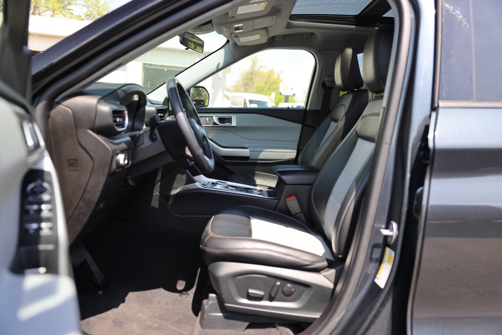 Certified 2023 Ford Explorer XLT w/ Equipment Group 202A AWD/4WD image 18