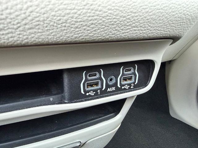 Used 2023 Chrysler Pacifica Touring-L AWD/4WD image 22
