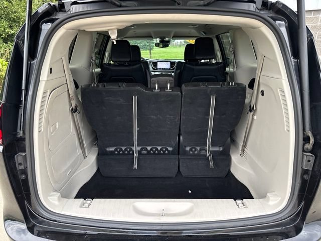 Used 2024 Chrysler Pacifica Limited FWD image 10