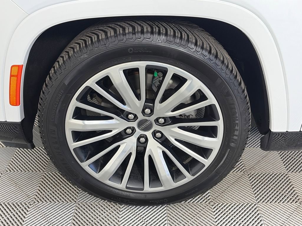 Used 2023 Jeep Grand Wagoneer L Series III w/ Rear Seat Video Group 1 image 8