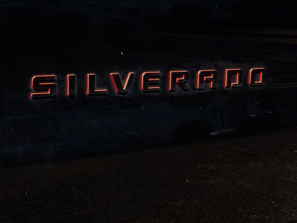 Used 2018 Chevrolet Silverado 1500 LT w/ Redline Edition image 9