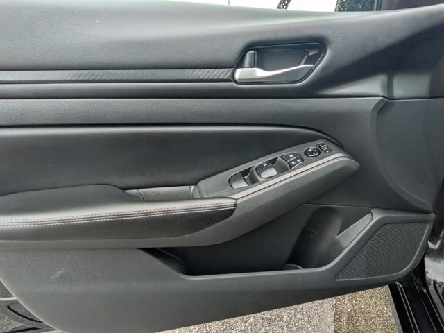Used 2024 Nissan Altima 2.5 SV FWD image 13
